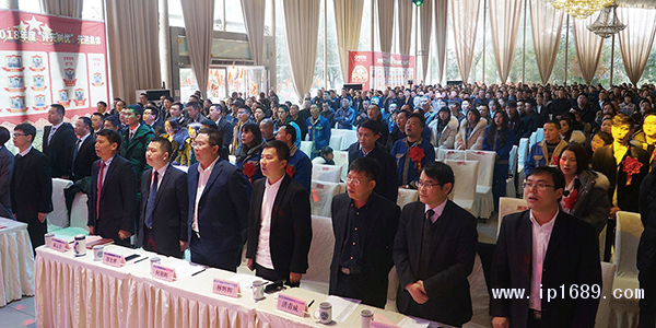 全體與會(huì)者高唱國(guó)歌、司歌