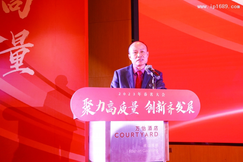 廣東冠盛新材料股份有限公司董事長、佛山市塑料制品行業(yè)協(xié)會第一屆會長劉錦柱