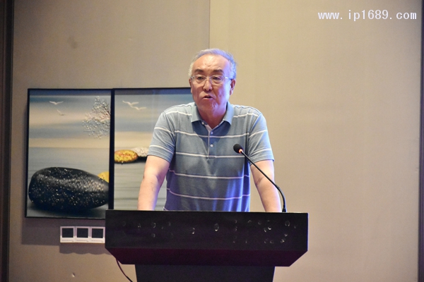 山西省住房和城鄉(xiāng)建設(shè)廳原副廳長、省塑料行業(yè)協(xié)會名譽(yù)顧問頊連斌講話
